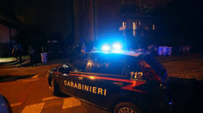 Carabinieri auto di notte 