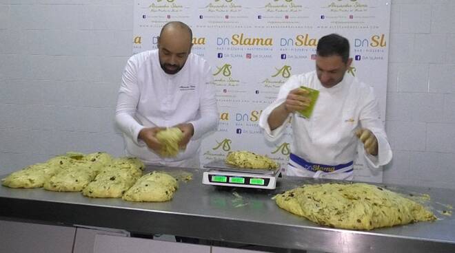 IL “WONKA” DELL’ISCHITANO ALESSANDRO SLAMA VINCE IL CONTEST “UN PANETTONE PER L’EUROPA” E ACCEDE ALLA FINALE DELLA COPPA DEL MONDO 2024