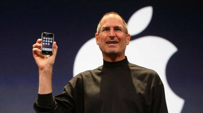 9 gennaio 2007 Steve Jobs presenta il primo IPhone