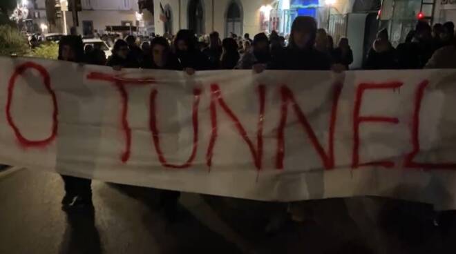 Flash mob no tunnel a Minori 