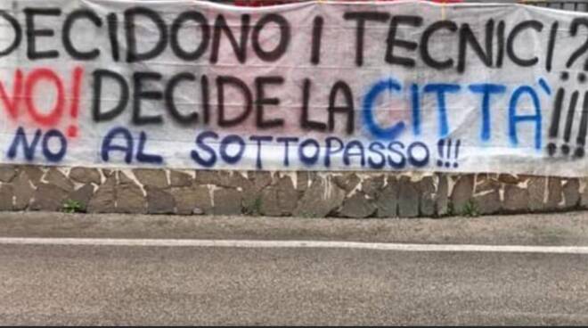 striscione sottopasso stabia