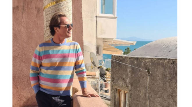 L'attore Antonio Zequila si gode la bellezza di Positano