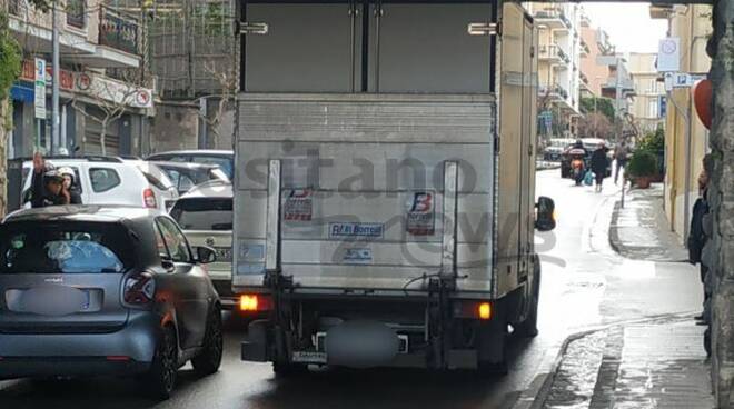 camion incastrato piano di sorrento