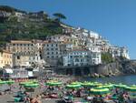 Amalfi turismo spiaggia primavera 2024