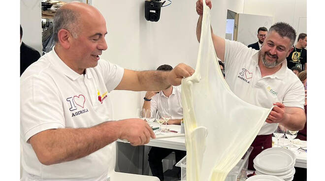 Il fiordilatte di Agerola conquista i presenti al salone internazionale Vinitaly 2024