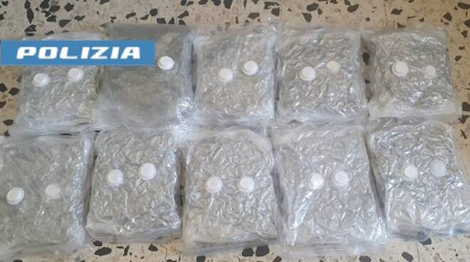 Mercato: la Polizia di Stato sequestra oltre 10 kg di droga. Arrestato un 27enne napoletano