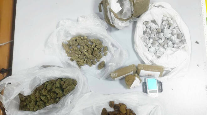 Mercato: sorpreso con la droga. La Polizia di Stato trae in arresto 33enne napoletano