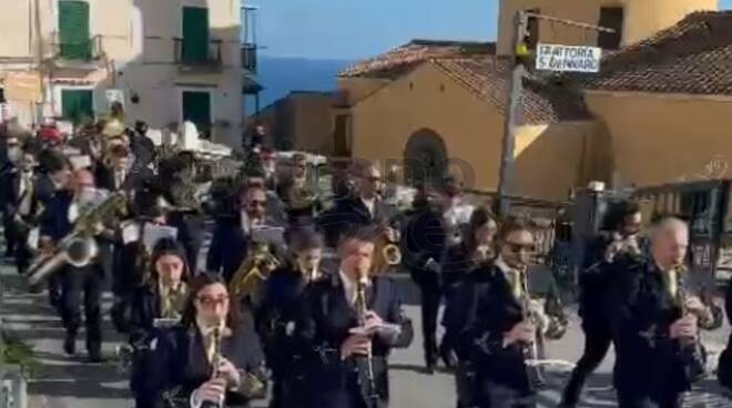 Praiano processione per San Gennaro con la banda