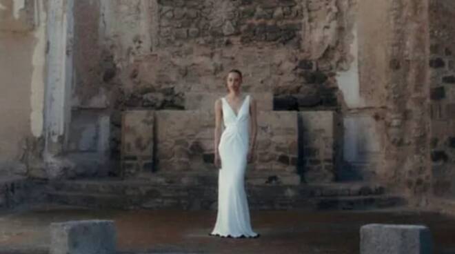 Victoria Beckham al Castello Aragonese di Ischia con la sua nuova collezione 